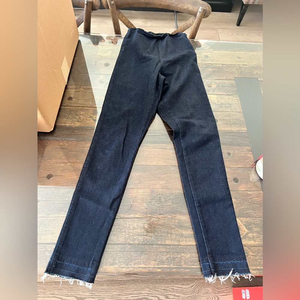Pre Owned in good condition Commando Jeggings size M